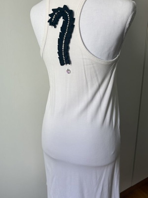 White Dress size M/L like new, thick cotton fabric, fitted