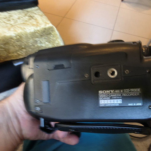 Sony Handycam CCD-TR303E Video 8 camcorder used with full accessories