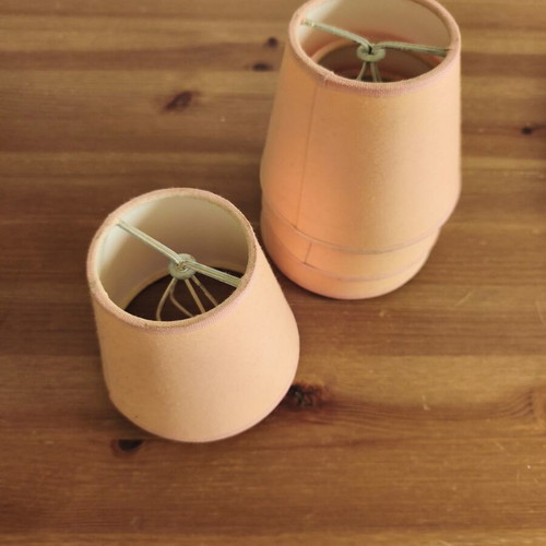 Set of 4 salmon lampshades for clip-on lighting