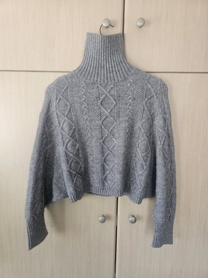 Crop knitted turtleneck gray like new