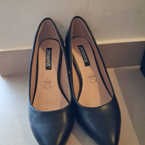 Mac Collection pumps like new, 9 cm heel, size 38, black