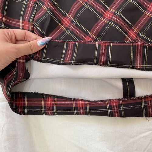 Mini skirt Pull & Bear medium used, black and red, zipper back, defect
