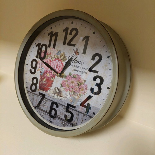 Large analog wall clock like new with flowers and birds