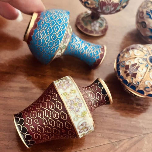 Cloisonné 6 miniature Chinese vases like new, unique designs