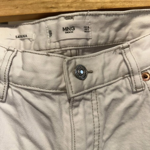 Jean Mango white used crop pants with slim waist and wide legs