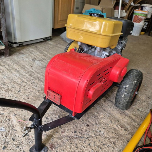 Yamakis Shaker Generator like new with rod and base