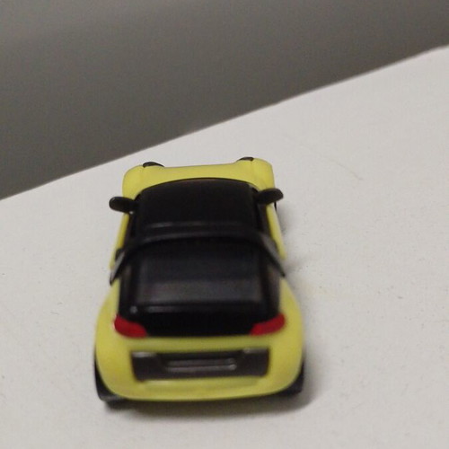 Pack of 2 small toy cars like new