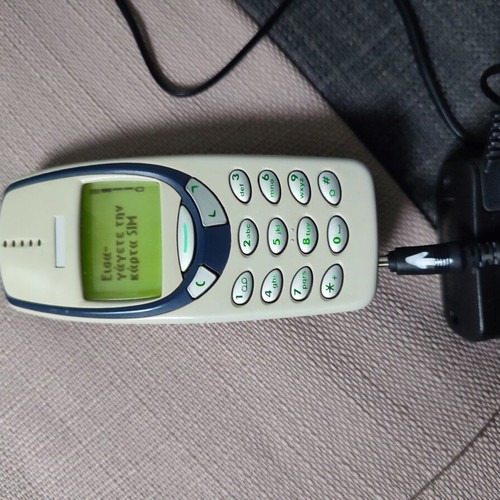 Nokia 3330 Classic Phone used with charger vintage brick model