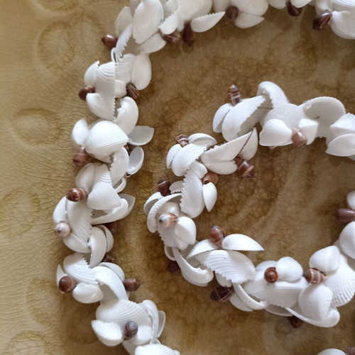 Decorative shell garland like new, 95 cm