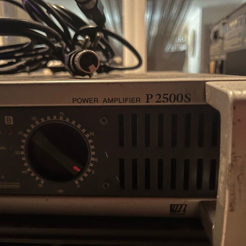 Yamaha power amplifier p2500s like new