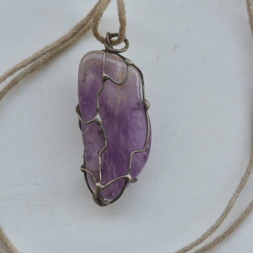 Amethyst pendant with wire design
