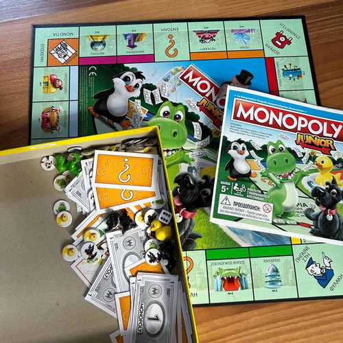 Monopoly Junior Hasbro like new for ages 5+