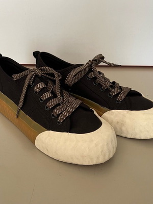 Zara women's athletic shoes used, size 38, black with beige sole