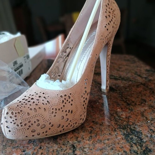 BCBG Maxazria Suede Pumps Size 38.5 Like New Beige