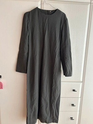 Zara midi dress gray long-sleeve straight fit like new