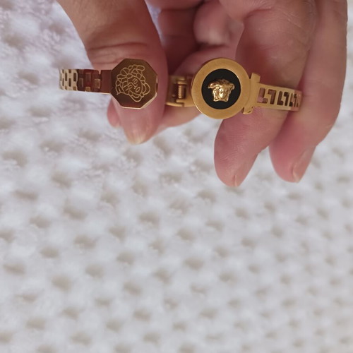 Bracelet new, high quality, gold color