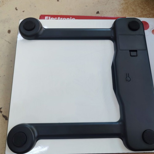 Electronic bathroom scale new, up to 180 kg