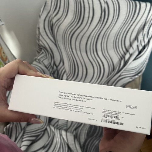 AirPods Max box and case like new, without headphones