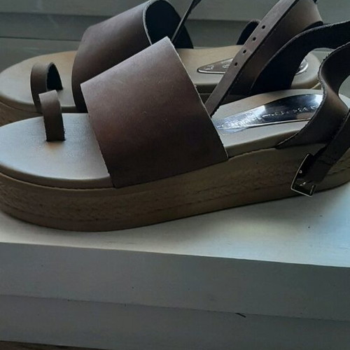 Women's leather sandal new, color beige, size 39