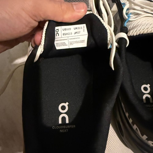 On Cloudsurfer Next Lumos sneakers size 42.5 like new black/dew