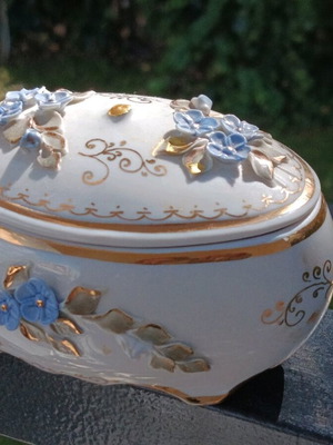 Porcelain fondantière very old, like new, decorated with embossed flowers and gold details