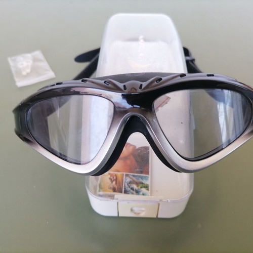 New Dolfin snorkeling mask black silicone straps