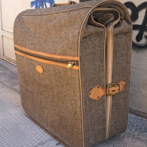 Vedette travel suitcase used, beige, opening design