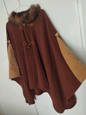 Vintage brown cape with beige details and fur collar, new, size XL