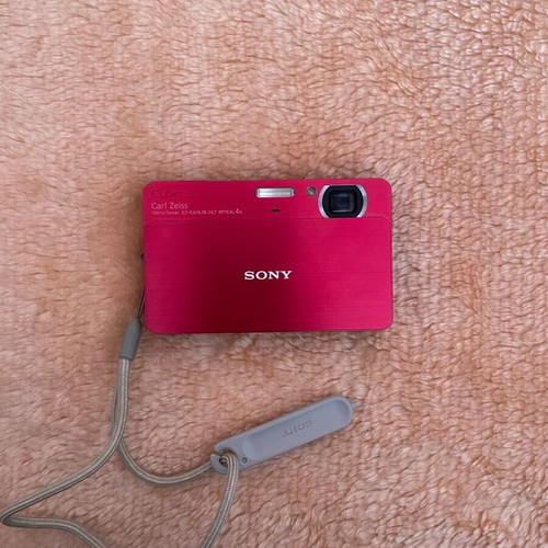 Cyber-shot DSC-T700 camera pink like new with Carl Zeiss lens