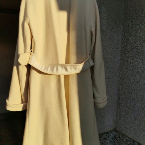 Twist elegant coat with high collar, pleats and textile belt