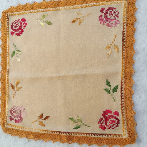 Vintage handmade tablecloth 31×32 cm with embroidery, used