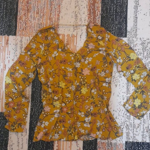 Soaked In Luxury women's blouse colorful, like new, size XS