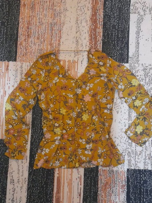 Soaked In Luxury women's blouse colorful, like new, size XS