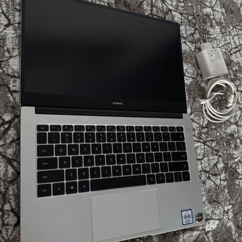 Huawei MateBook D14 14" IPS Ryzen 5 8GB RAM 512GB SSD Windows 11 like new