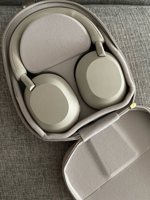 Sony WH-1000XM5 Безжични / С жица Over Ear слушалки в бял цвят