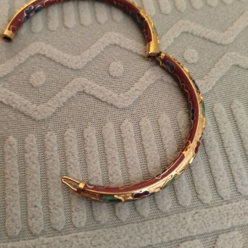 Metal bracelet with unique colorful designs like new