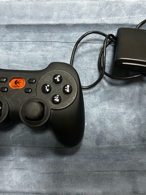 Logitech Cordless Rumblepad 2 безжичен PC геймърски контролер