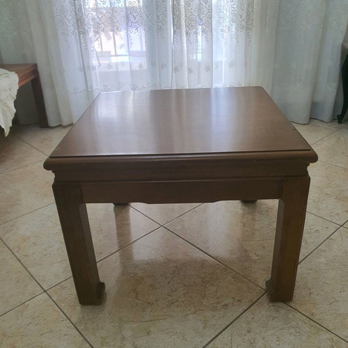 Τραπεζάκι σαλονιού μεταχειρισμένο 60×60 με σημάδια