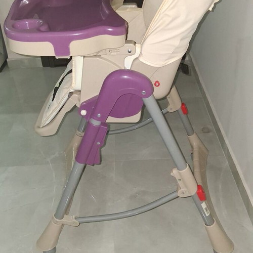 Adjustable Baby High Chair like new with double tray and wheels