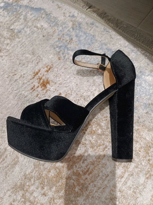 Πέδιλα σουέντ 15ποντα με φιάπα 5εκ. σαν καινούργια, μαύρα, μέγεθος 40