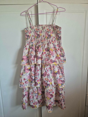 Axel printed dress medium like new, 100% cotton, ruffled straps