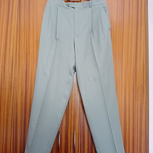 Dunhill gray suit like new, size 52, silk with cool wool