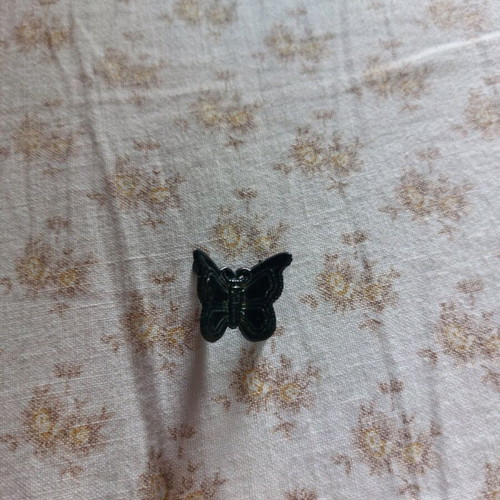 Butterfly hair clip like new, black