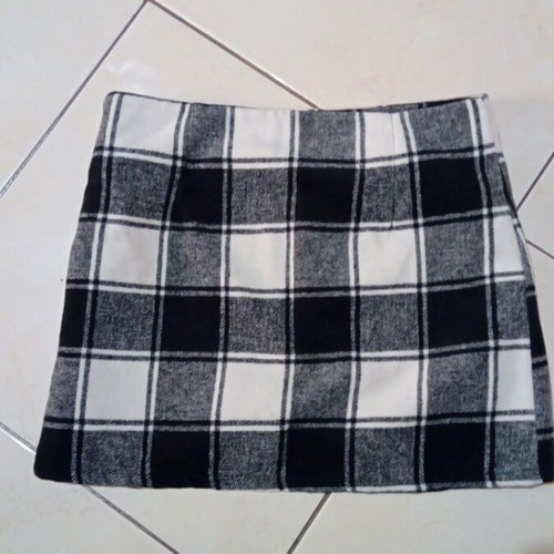Mini wool winter skirt size M like new