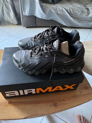 Nike Air Max DN8 sneakers, size 44, black and grey