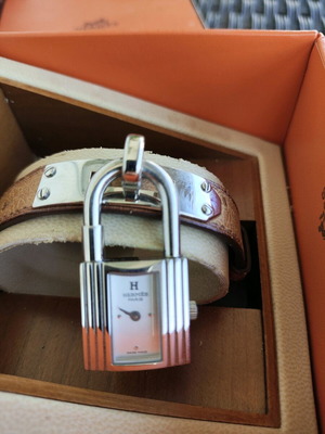 Συλλεκτικό δερμάτινο ρολόι του οίκου HERMES