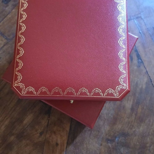 Cartier necklace box like new