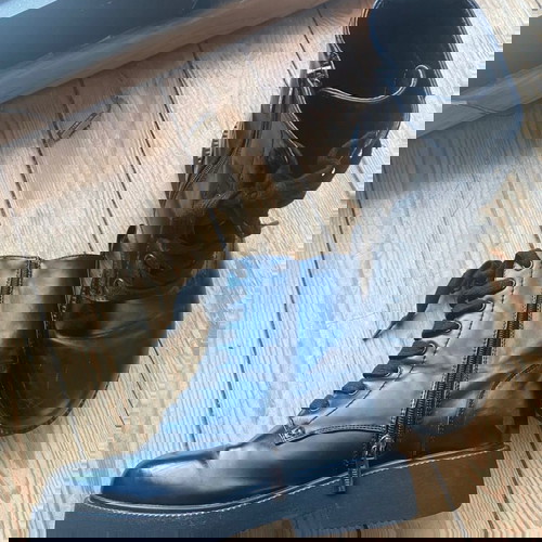 Γυαλιστερά δερμάτινα αρβυλάκια