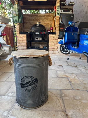 Metal bin used in perfect condition