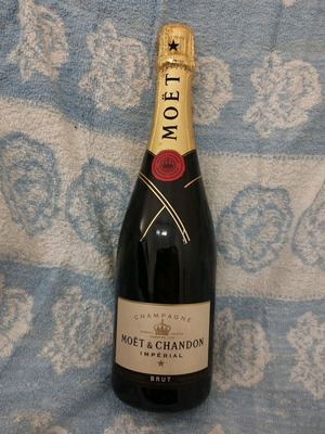 Champagne Moet καινούργιο